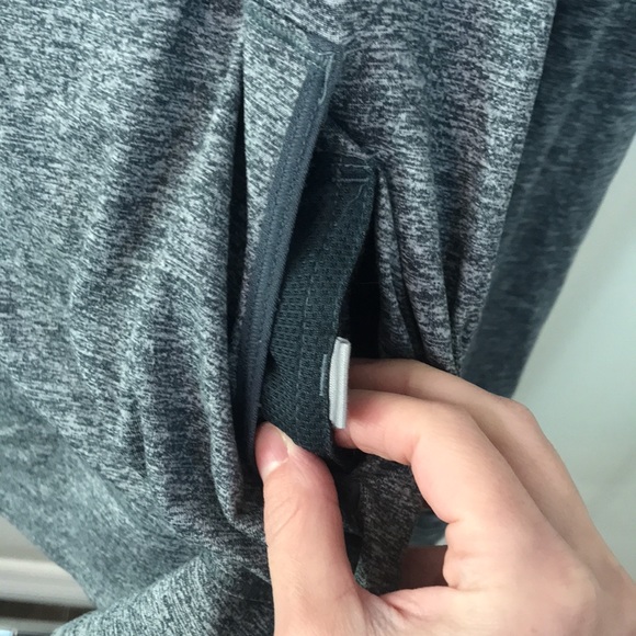 ❌SOLD❌ NWOT Nike Running Hooded Long Sleeve Medium - Picture 9 of 9